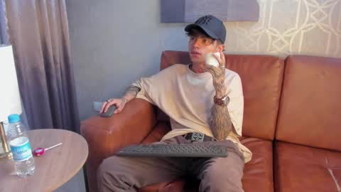 Snapshot of acidmilo chatting on December 10, 4:06 pm Acid Milo online show from December 10, 4:06 pm