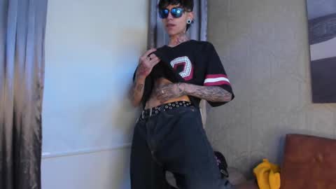 Snapshot of acidmilo chatting on December 14, 1:05 pm Acid Milo online show from December 14, 1:05 pm