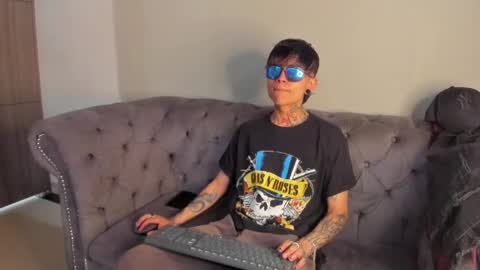 Snapshot of acidmilo chatting on December 15, 4:26 pm Acid Milo online show from December 15, 4:26 pm