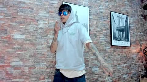 Snapshot of acidmilo chatting on December 16, 3:54 pm Acid Milo online show from December 16, 3:54 pm