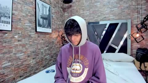 Snapshot of acidmilo chatting on December 17, 12:00 pm Acid Milo online show from December 17, 12:00 pm