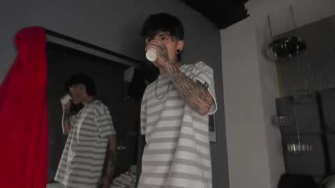 Snapshot of acidmilo chatting on December 22, 12:49 pm Acid Milo online show from December 22, 12:49 pm