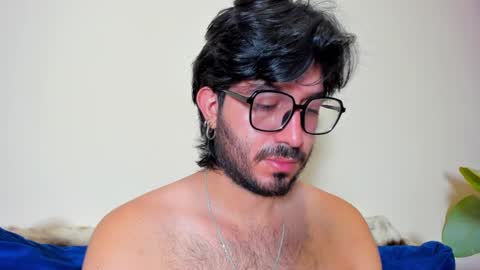 Snapshot of ackerman_eren_ chatting on February 5, 1:44 pm R. online show from February 5, 1:44 pm