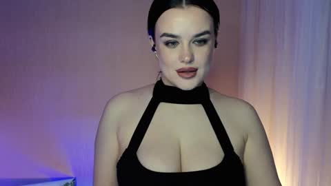 Snapshot of actavia_rose chatting on February 8, 10:08 pm my inst   love inside 17 online show from February 8, 10:08 pm
