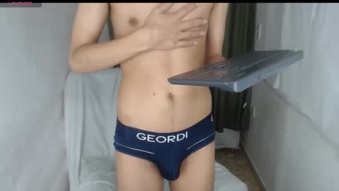 adam_sinclair online show from November 19, 5:57 pm