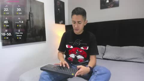 adam_walker_1 online show from May 6, 2:55 pm
