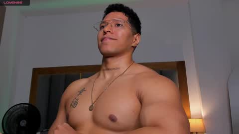 adambrocs1 online show from February 25, 9:42 am