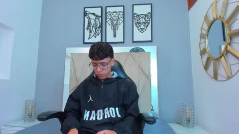 Adams Bobby online show from November 11, 11:32 am