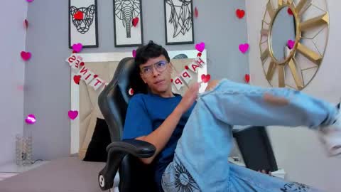 Adams Bobby online show from February 16, 11:39 am