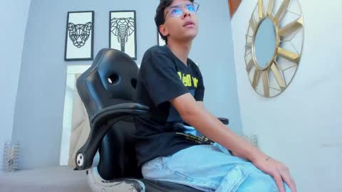 Adams Bobby online show from April 1, 11:11 am