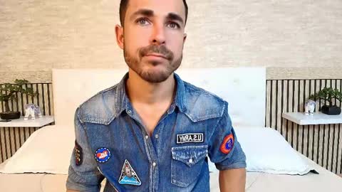 Im Adams Sanz online show from March 20, 7:19 pm