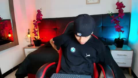 AdamsWalkerr  online show from March 30, 12:28 pm