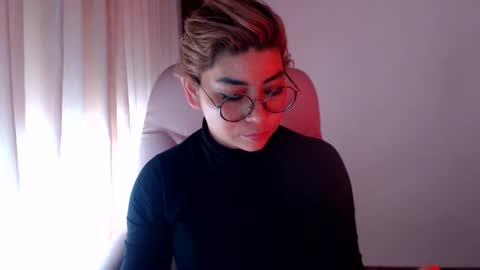 adan_romanoff online show from May 10, 9:53 pm