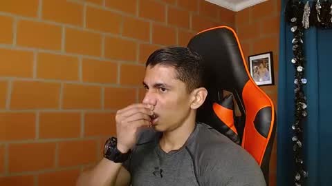 Adan Sin online show from January 25, 8:31 pm