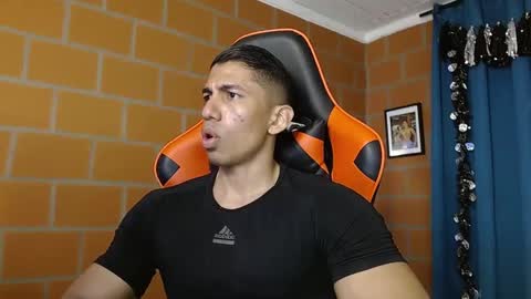 Adan Sin online show from February 17, 3:31 pm