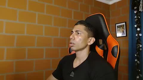 Adan Sin online show from February 25, 6:31 pm