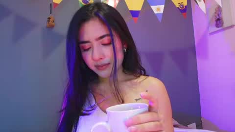 Snapshot of adara_johnson_ chatting on June 22, 12:13 pm Adara Johnson online show from June 22, 12:13 pm