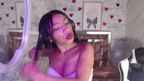 Snapshot of adarasuri_v chatting on May 22, 3:13 am Hi Stream 1000pm to 600am online show from May 22, 3:13 am
