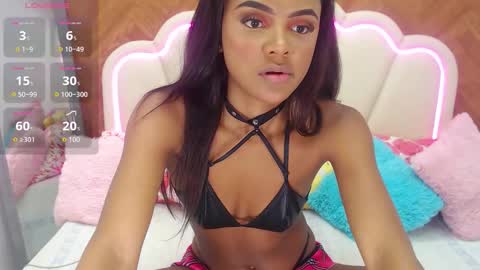 adarose_ online show from December 22, 11:46 pm