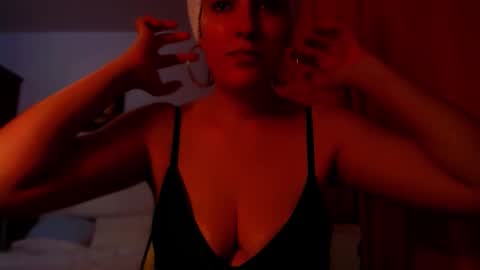 amy        online show from February 3, 11:43 pm