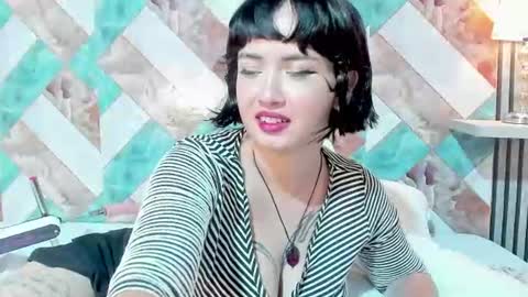 Snapshot of addison_avery chatting on June 18, 9:14 am addison_avery online show from June 18, 9:14 am