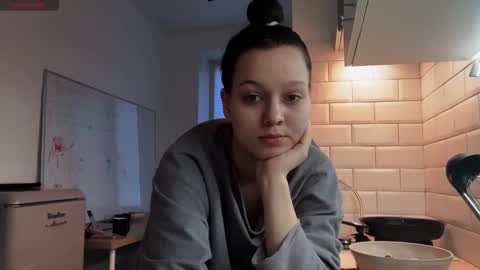 Snapshot of addy_moon chatting on November 27, 10:28 am Addy online show from November 27, 10:28 am