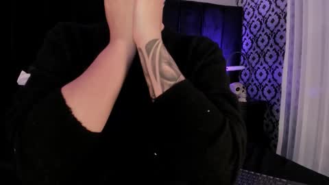 Ade  online show from December 3, 7:56 pm