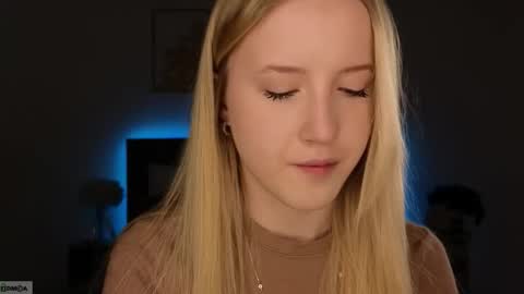 Snapshot of adele_armas chatting on February 12, 9:43 pm Adele online show from February 12, 9:43 pm