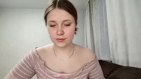 Snapshot of adele_veli chatting on January 5, 11:48 am adele_veli online show from January 5, 11:48 am