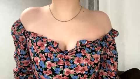 Snapshot of adele_veli chatting on January 7, 3:54 pm adele_veli online show from January 7, 3:54 pm