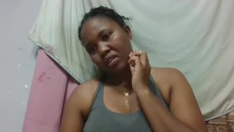 Snapshot of adelealy chatting on February 7, 5:33 am adelealy online show from February 7, 5:33 am