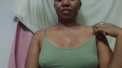 Snapshot of adelealy chatting on February 18, 7:43 pm adelealy online show from February 18, 7:43 pm