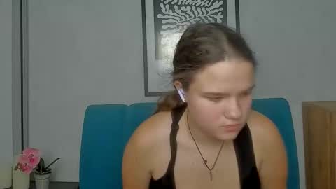 Snapshot of adelecruzz chatting on February 16, 1:18 pm adelecruzz online show from February 16, 1:18 pm