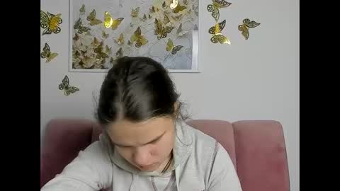 Snapshot of adelecruzz chatting on February 17, 12:23 pm adelecruzz online show from February 17, 12:23 pm