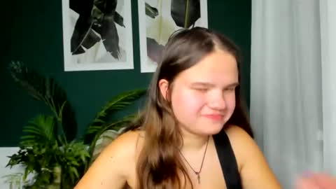 Snapshot of adelecruzz chatting on February 20, 1:22 pm adelecruzz online show from February 20, 1:22 pm