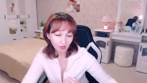 Snapshot of adelemoran chatting on January 26, 10:35 pm AdeleMoran online show from January 26, 10:35 pm