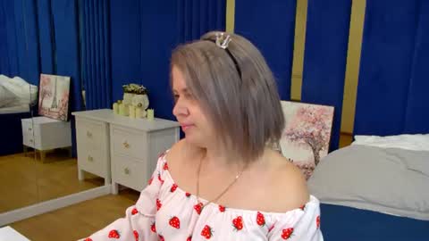Snapshot of adeleravelle chatting on August 5, 5:10 am AdeleRavelle online show from August 5, 5:10 am
