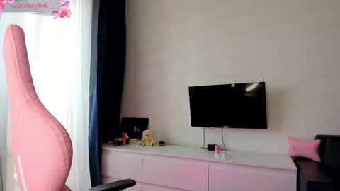 Snapshot of adelesaturn chatting on February 25, 5:41 am Adele online show from February 25, 5:41 am