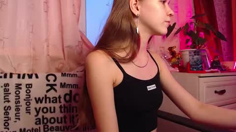 Snapshot of adelin_maxwell chatting on January 25, 12:47 pm Lina online show from January 25, 12:47 pm