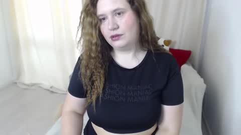 Snapshot of adelinalawson chatting on March 5, 5:29 am adelinalawson online show from March 5, 5:29 am