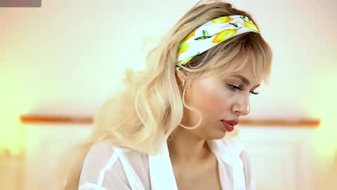 Snapshot of adelineking chatting on October 12, 2:10 am Ade online show from October 12, 2:10 am