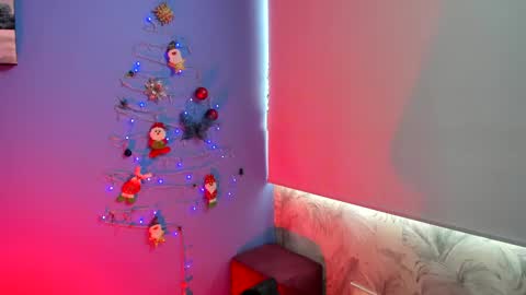 Snapshot of adellelennox_cg chatting on December 24, 2:33 pm Adelle online show from December 24, 2:33 pm