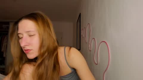 Snapshot of adellqueen chatting on May 5, 9:34 pm Adell online show from May 5, 9:34 pm