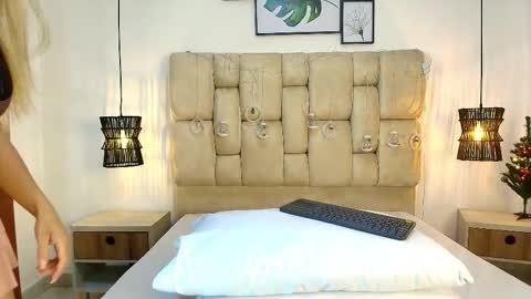 AdharaSmithh online show from January 8, 7:05 pm