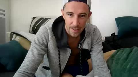 Snapshot of adibou13 chatting on February 23, 1:19 pm adibou13 online show from February 23, 1:19 pm