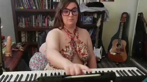 adobe_angel304 online show from October 14, 7:47 pm