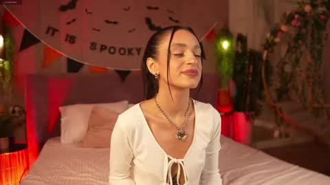 adoracortes online show from October 31, 5:08 am