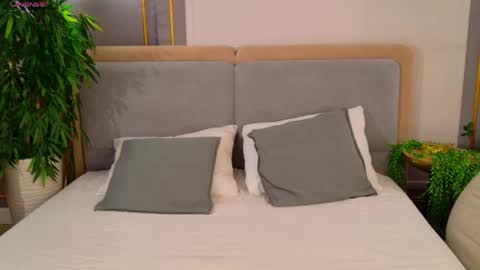 adoracortes online show from April 6, 5:08 am