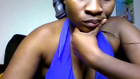 Snapshot of adore_booty chatting on April 22, 11:45 am adore_booty online show from April 22, 11:45 am