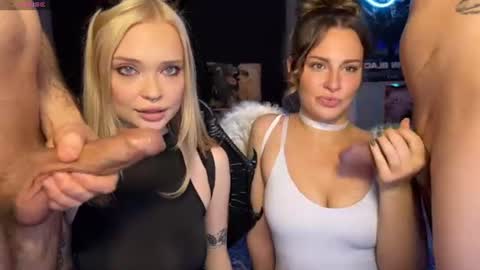 Snapshot of adrenaline_lush chatting on June 25, 7:29 pm Dorothy Mayfield online show from June 25, 7:29 pm